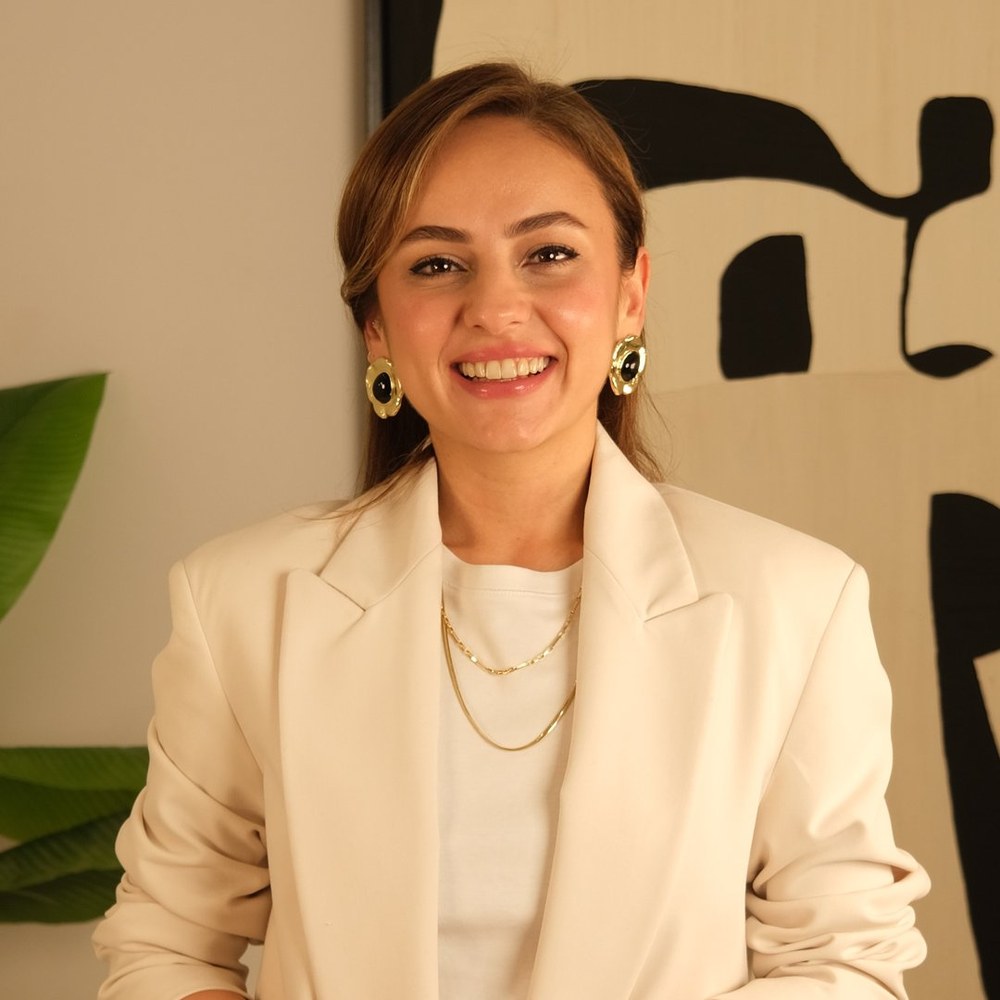 Ortodonti Uzmanı Uzm. Dr. Betül Nazlı Muştu, Kadıköy Bağdat Caddesi